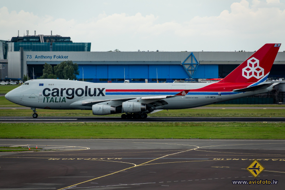 Boeing 747-4R7F/SCD